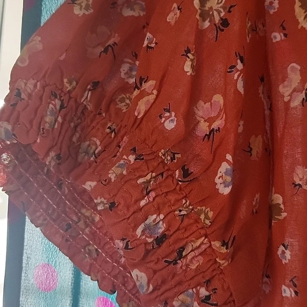 Lightweight Floral Ruffle Top - Picture 3 of 5